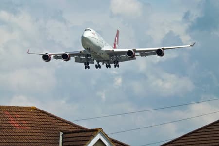 Celowe opóźnianie sprawiedliwości? Co dla poszkodowanych pasażerów oznacza ostatnia decyzja brytyjskiego sądu okręgowego?